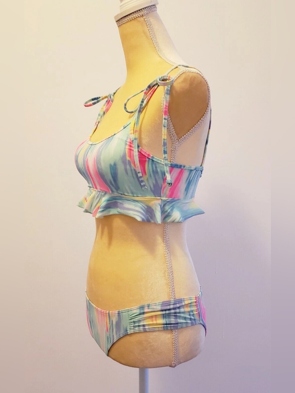 Pastel Tie-Shoulder Ruffle Hem Crop Camisole - Picture 2 of 5